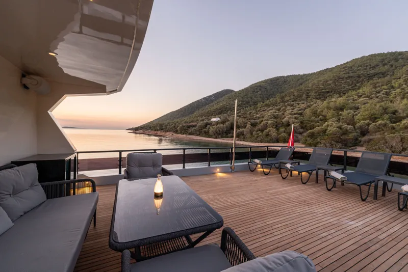 Calm Down yacht interior or exterior view