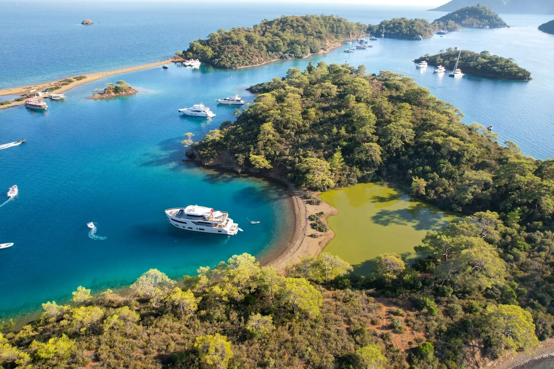 Cinar Yildizi yacht interior or exterior view