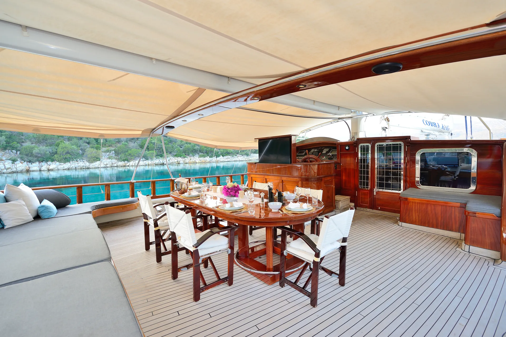 Luxury yacht services