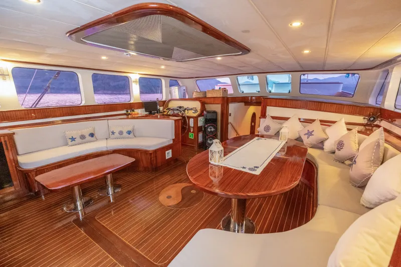 Luce Del Mare yacht interior or exterior view