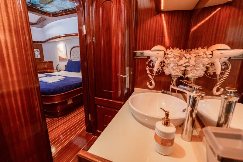 Luce Del Mare yacht interior or exterior view