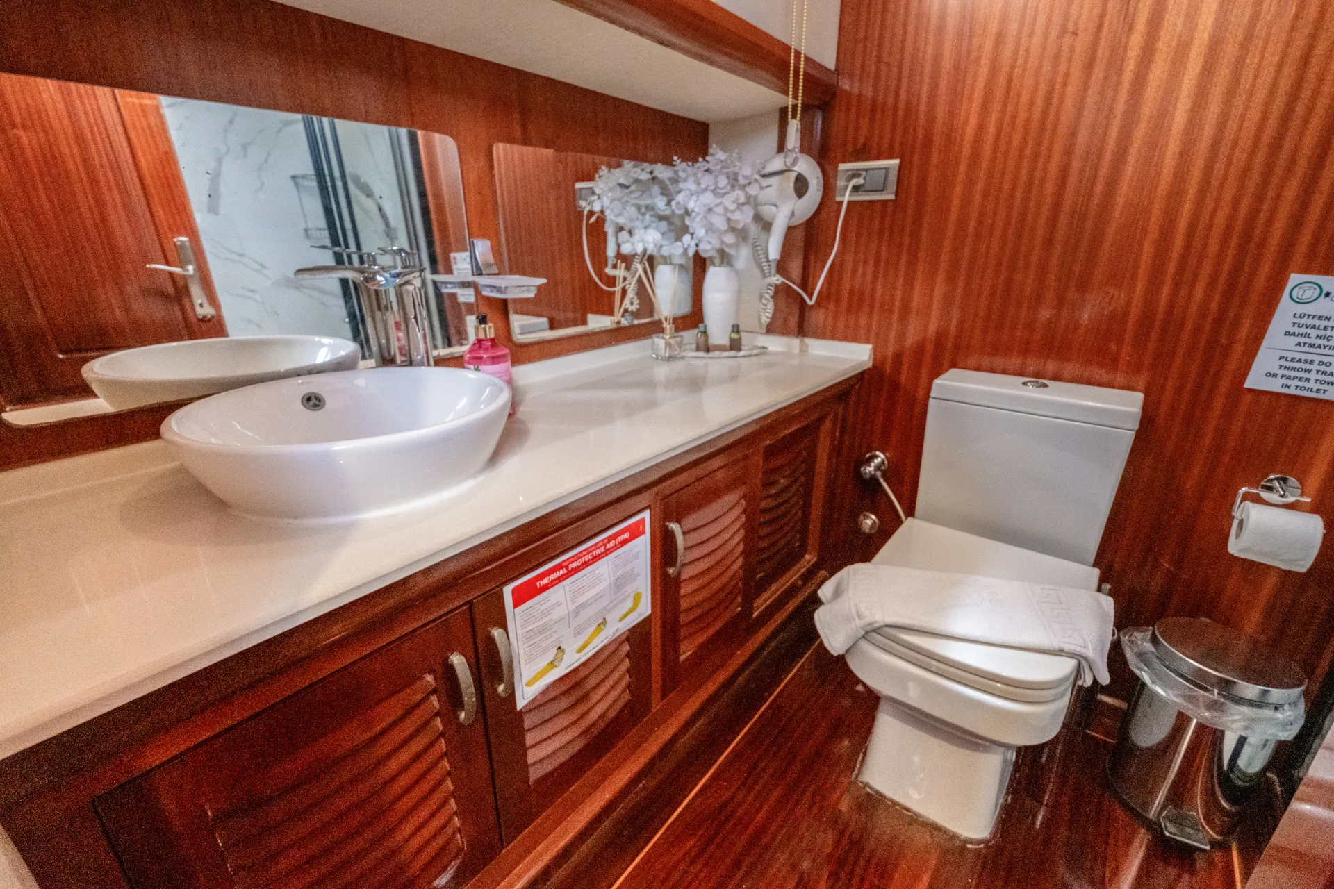Luce Del Mare yacht interior or exterior view