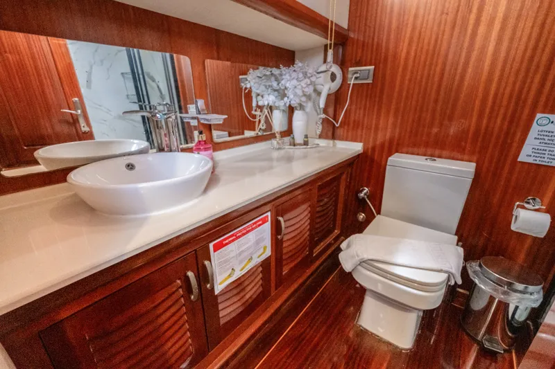 Luce Del Mare yacht interior or exterior view