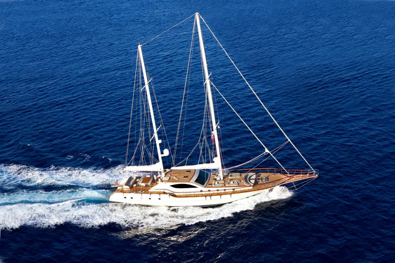 Miss Be yacht interior or exterior view