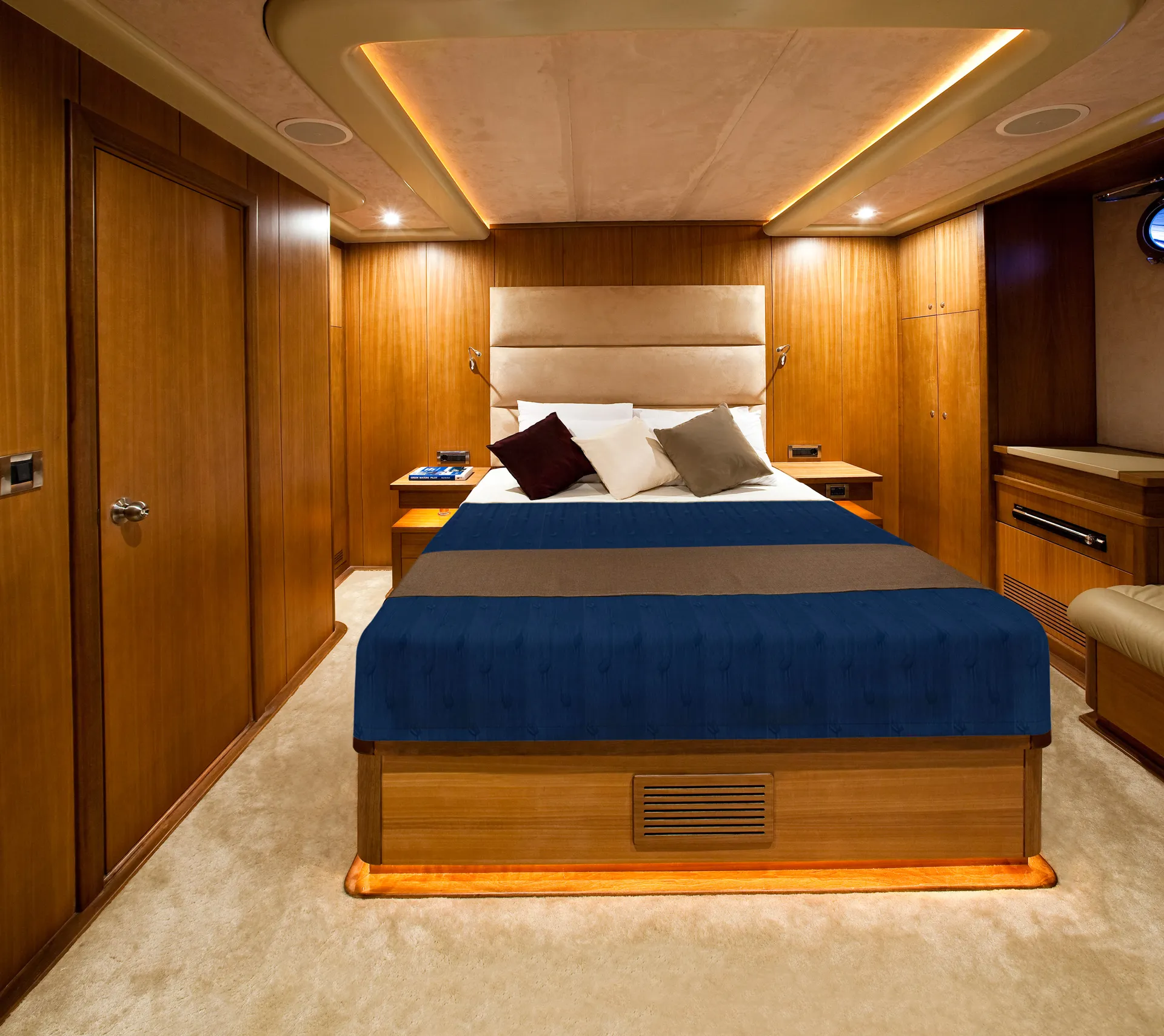 Miss Be yacht interior or exterior view
