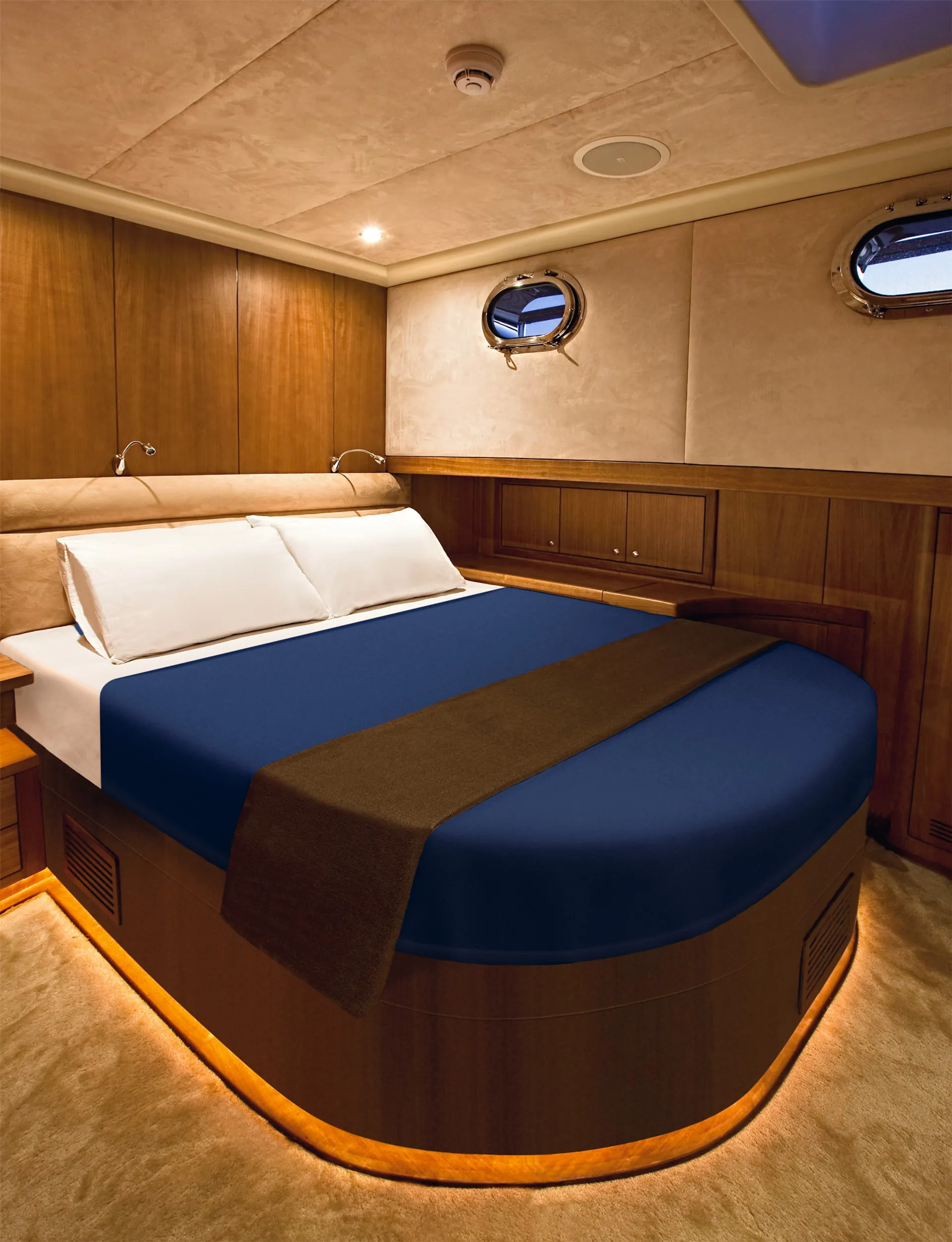 Miss Be yacht interior or exterior view