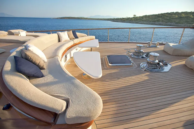 Miss Be yacht interior or exterior view