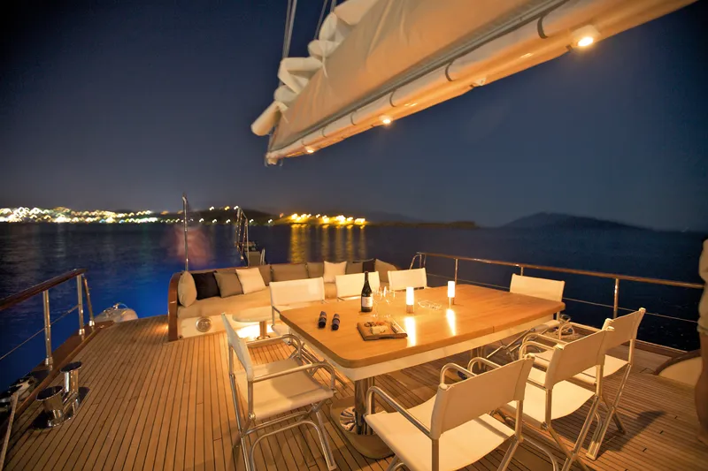 Miss Be yacht interior or exterior view