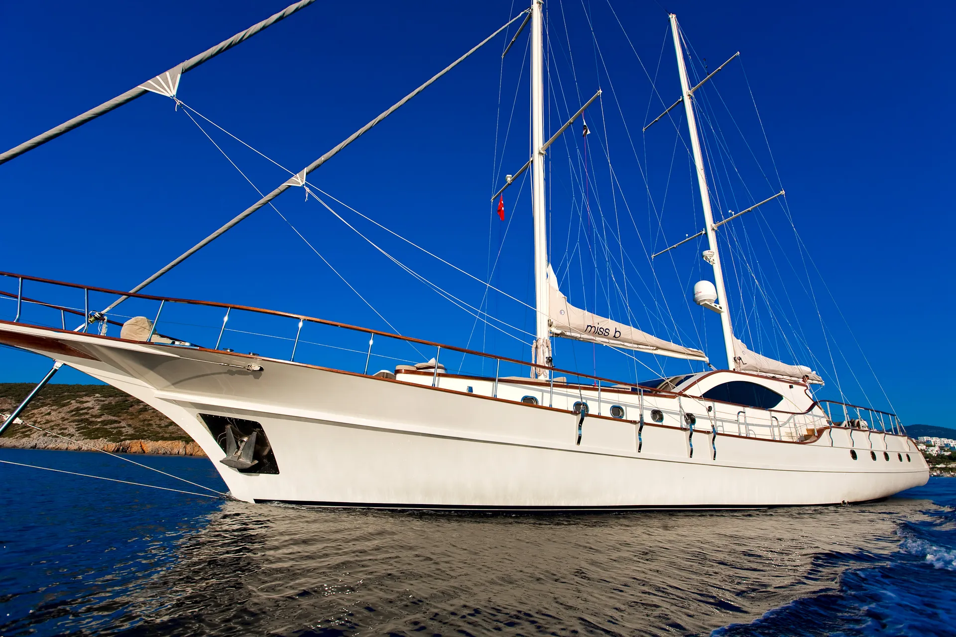 Miss Be yacht interior or exterior view