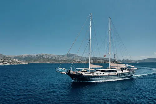 Nevra Queen yacht