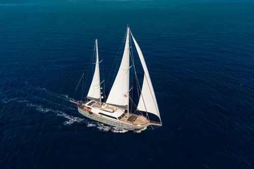 Virtuoso yacht